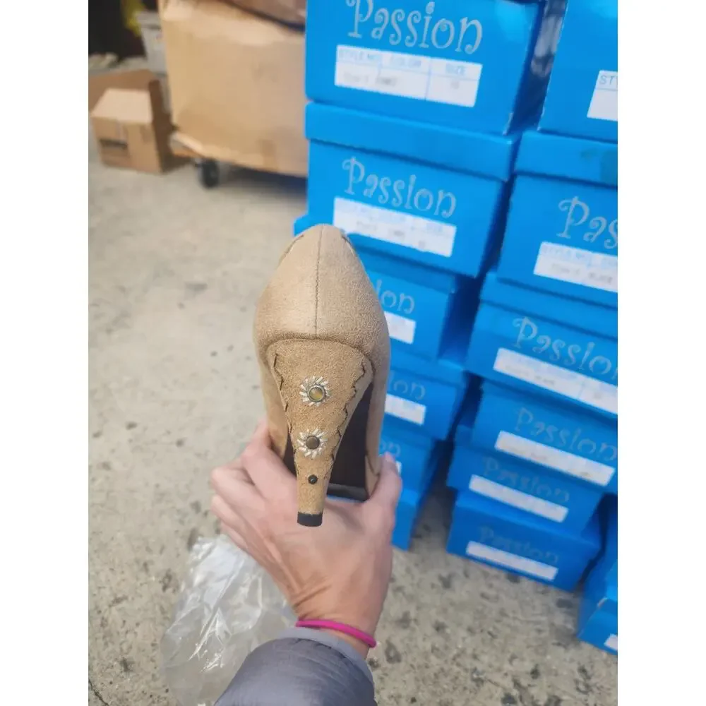 NIB Passion Tina Faux Suede Pumps Tan Nude‎ Sz 10 With Stitched Embellishment